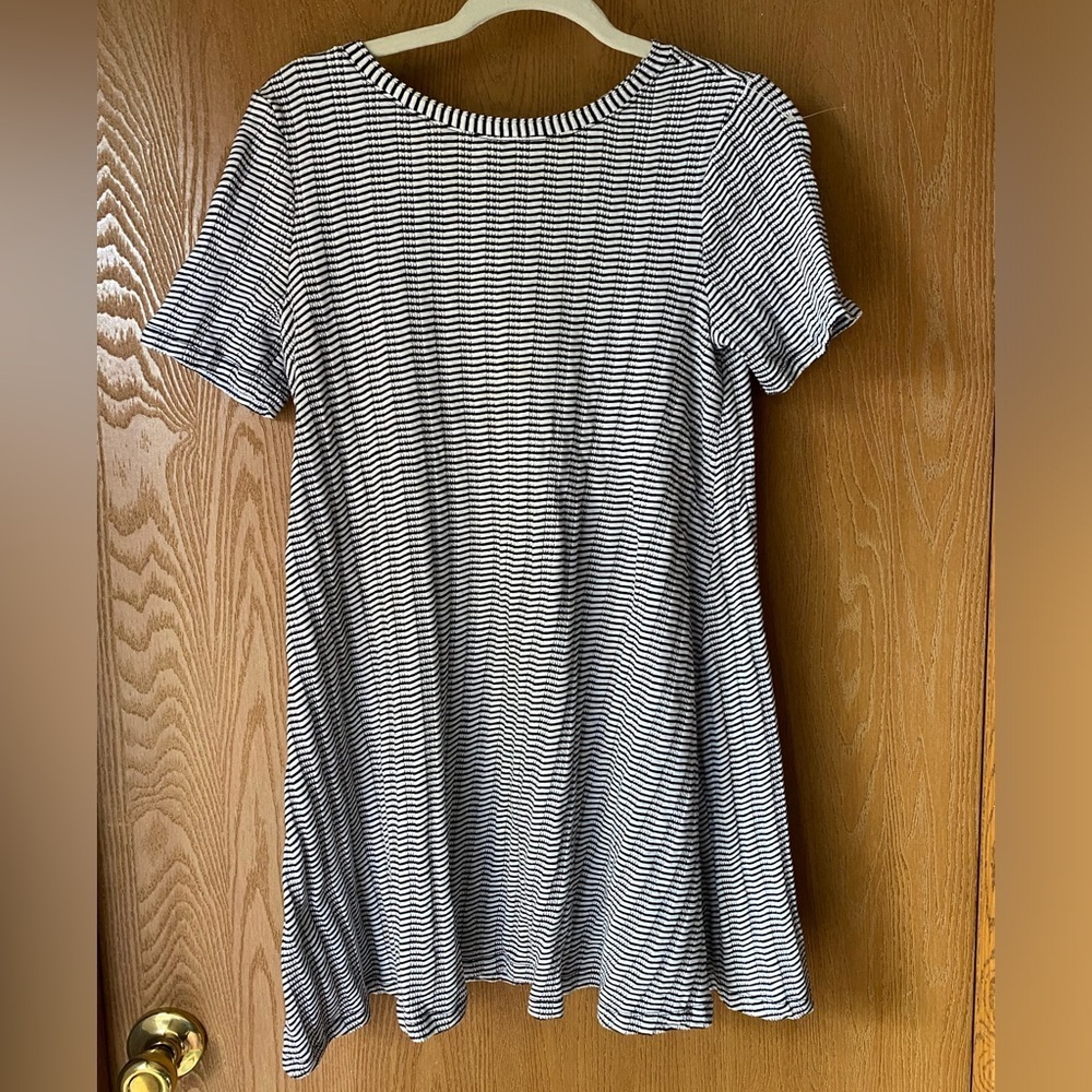 Loft XS Black and White Striped Short Sleeve Swing Dress w/ Ribbon Tie